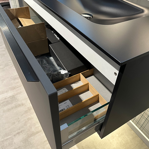 Einsatz Holz in Schublade Unterschrank.