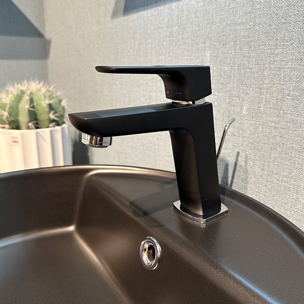 nobilia Easytouch - Detail Armatur Detailaufnahme der Armatur. Einhandmischer in schwarz.