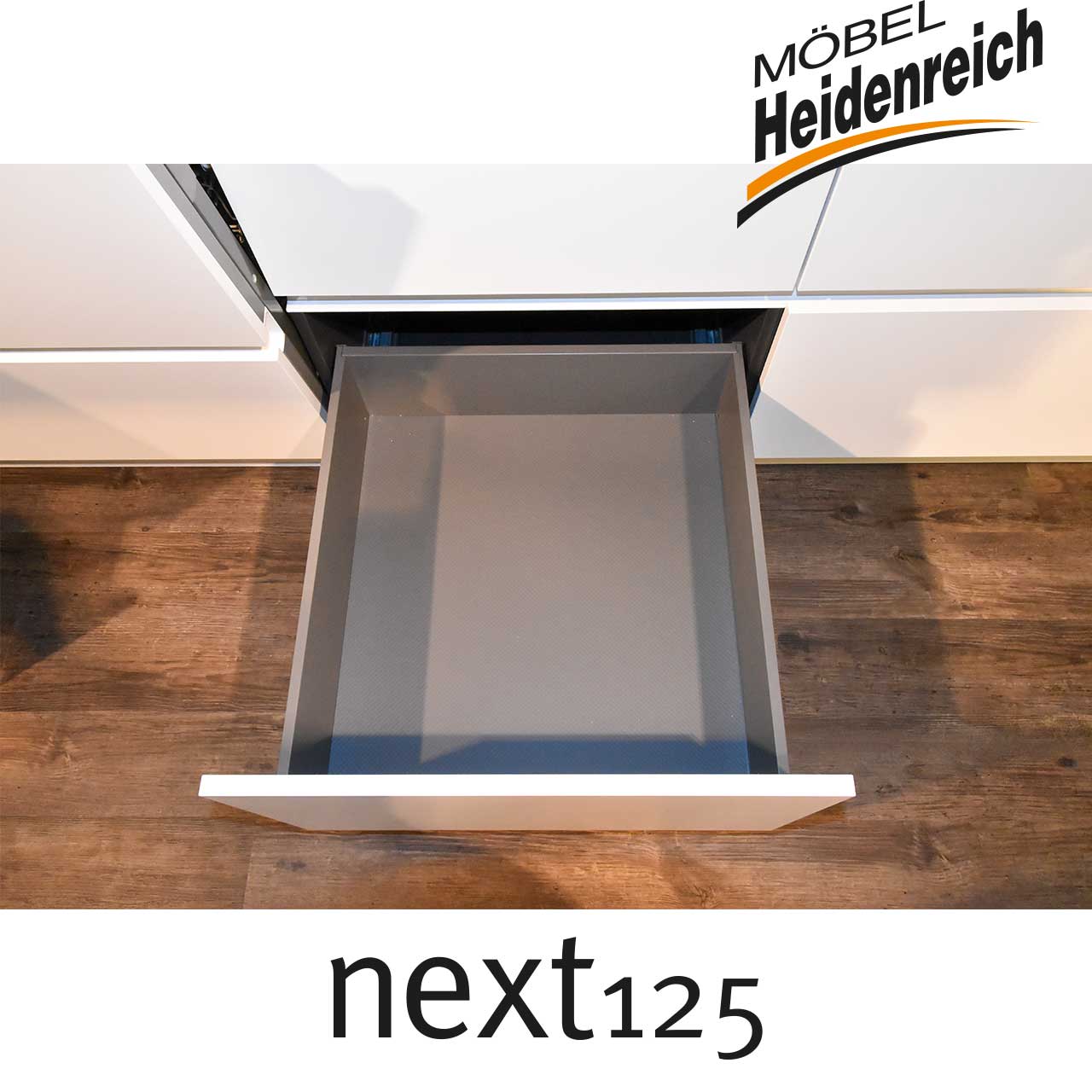 Einblick in leere Schublade