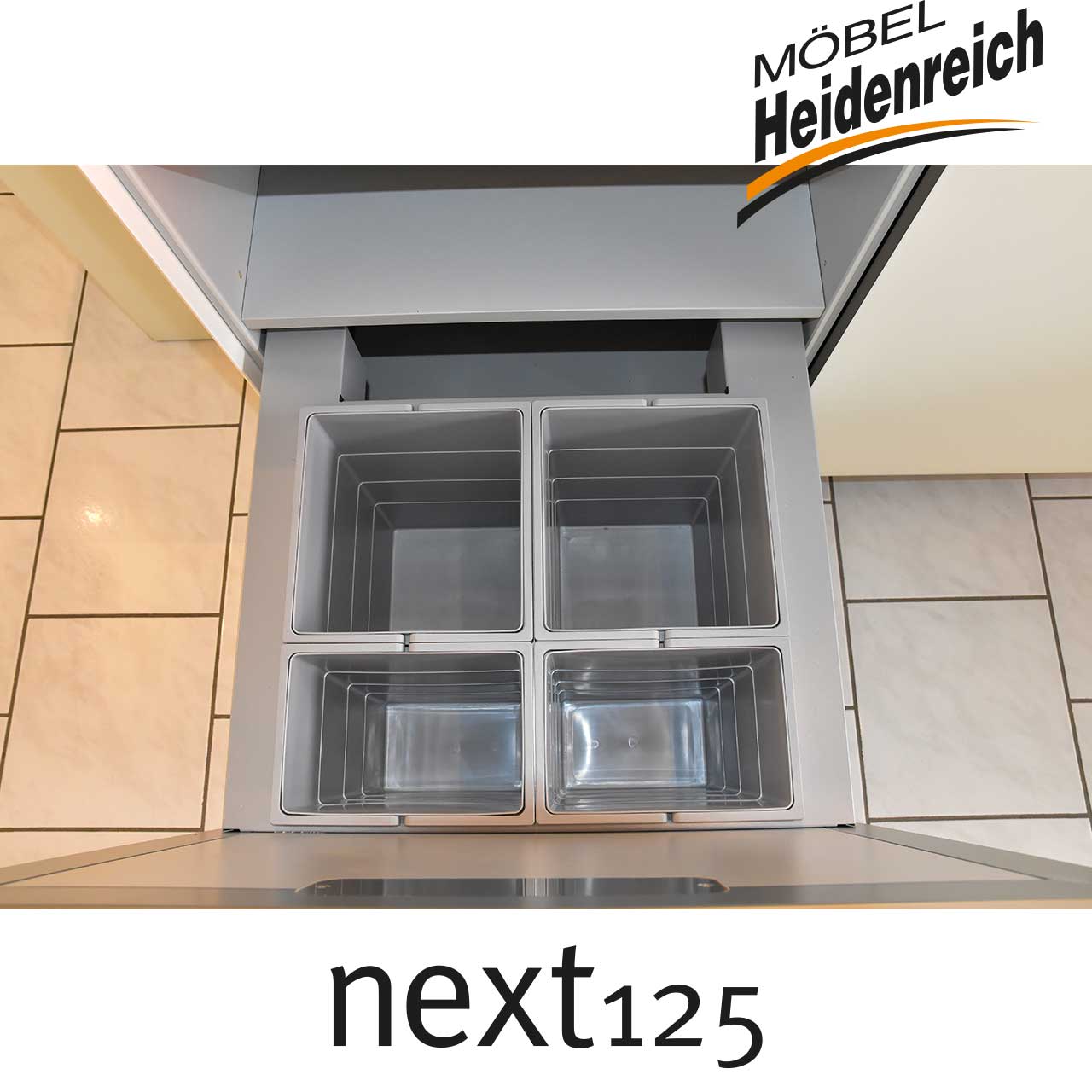 Blick auf den Abfallsammler mit 4 Fächern.