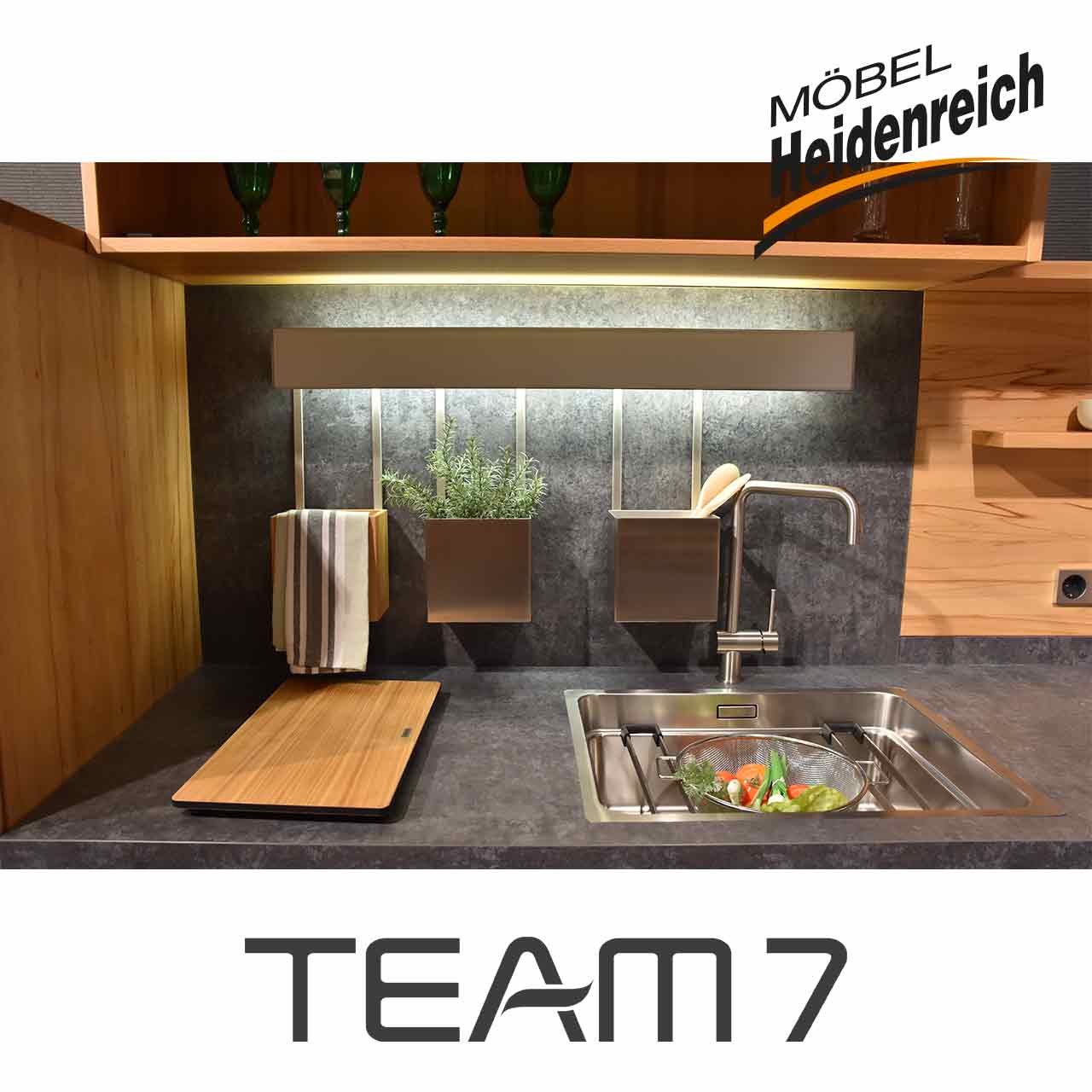 Team7 Küche - Detail Spüle Edelstahlspüle mit passender Armatur.