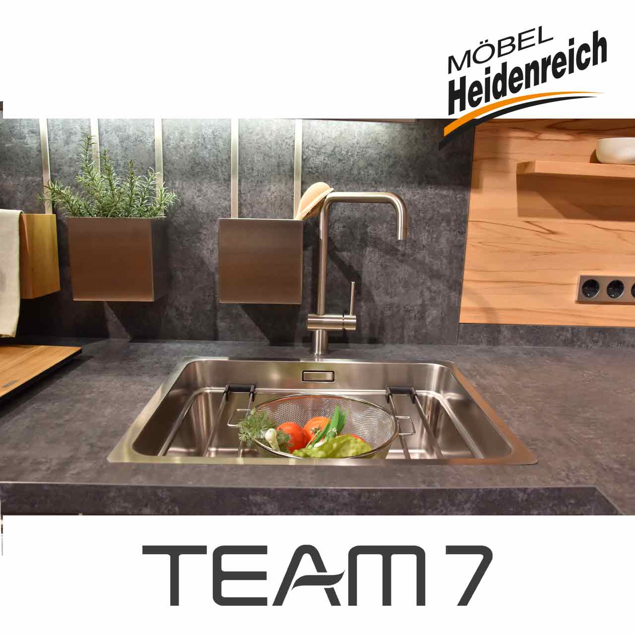 Team7 Küche - Detail Spüle Edelstahlspüle mit passender Armatur.