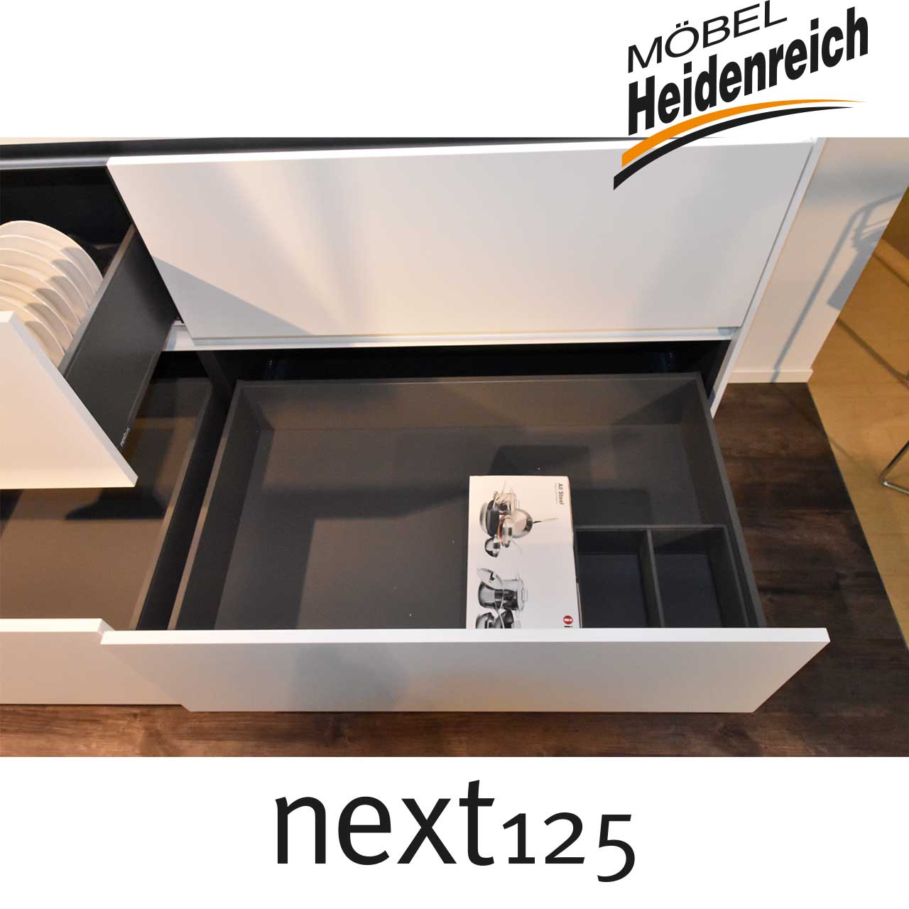 next125 Küche - Detail Schublade Einblick in leere Schublade.